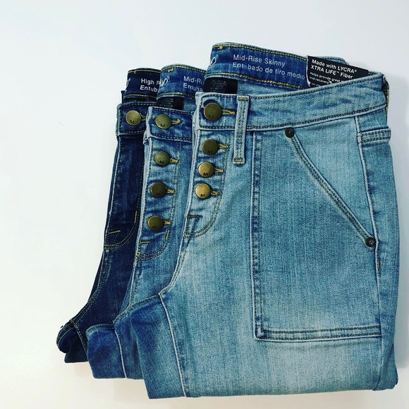 Mossimo Supply Co. Denim - Mossimo power stretch light wash jeans size 2/26